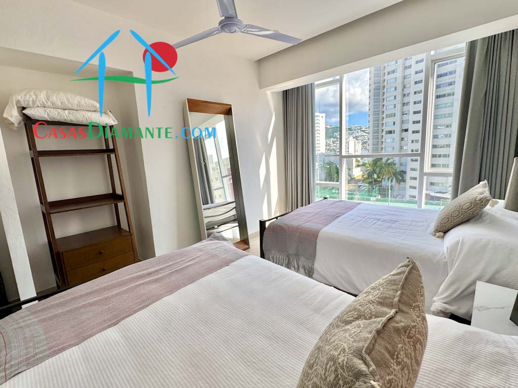 Acqualina Skylife Sur 501 - Recámara uno 2